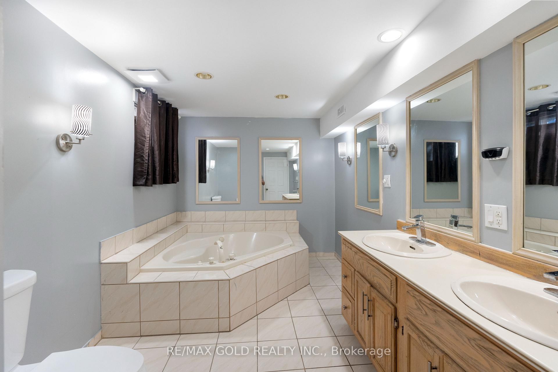 Photo 38 of 48 Maidstone Crescent, Brampton, Central Park — HOMEH