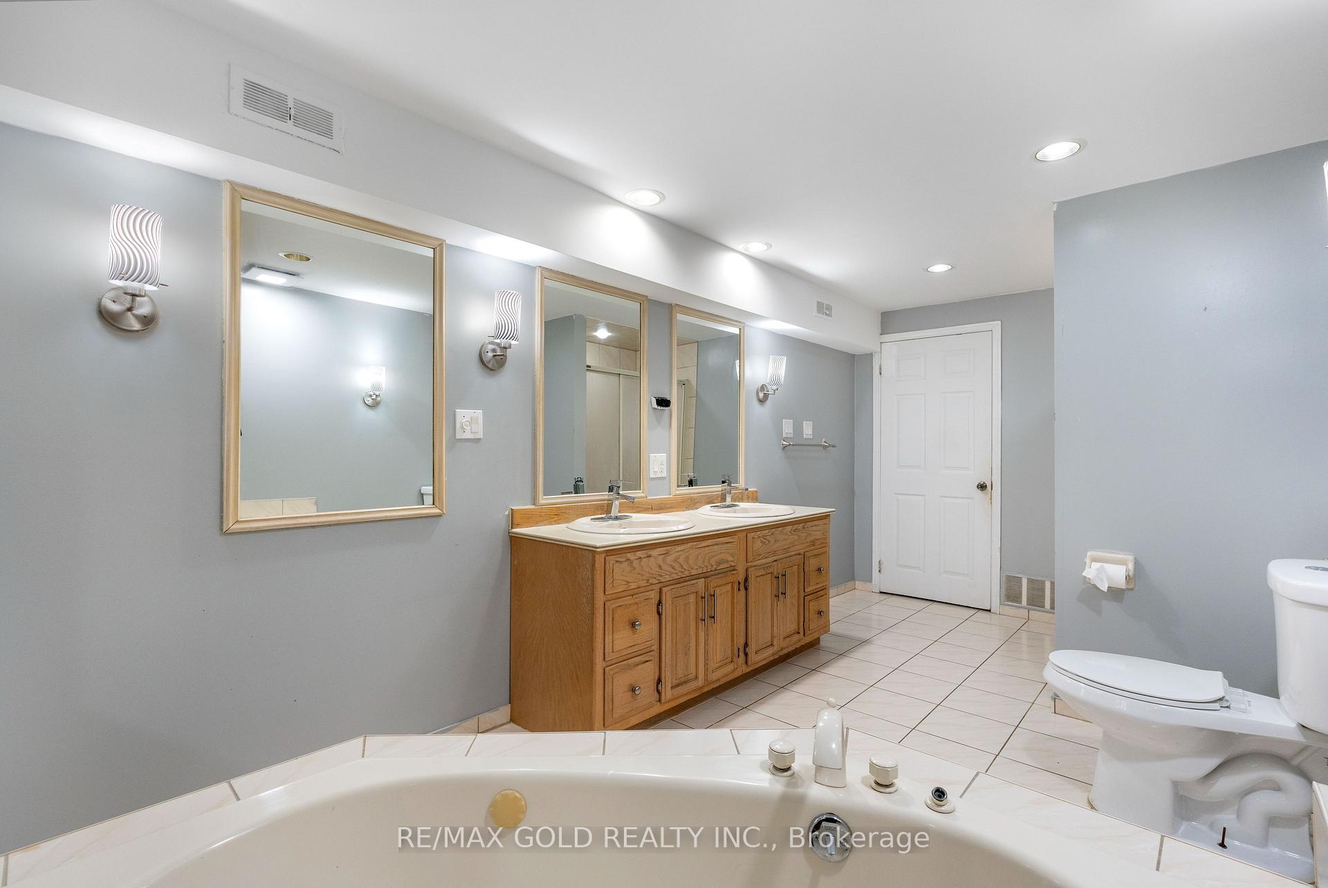 Photo 39 of 48 Maidstone Crescent, Brampton, Central Park — HOMEH