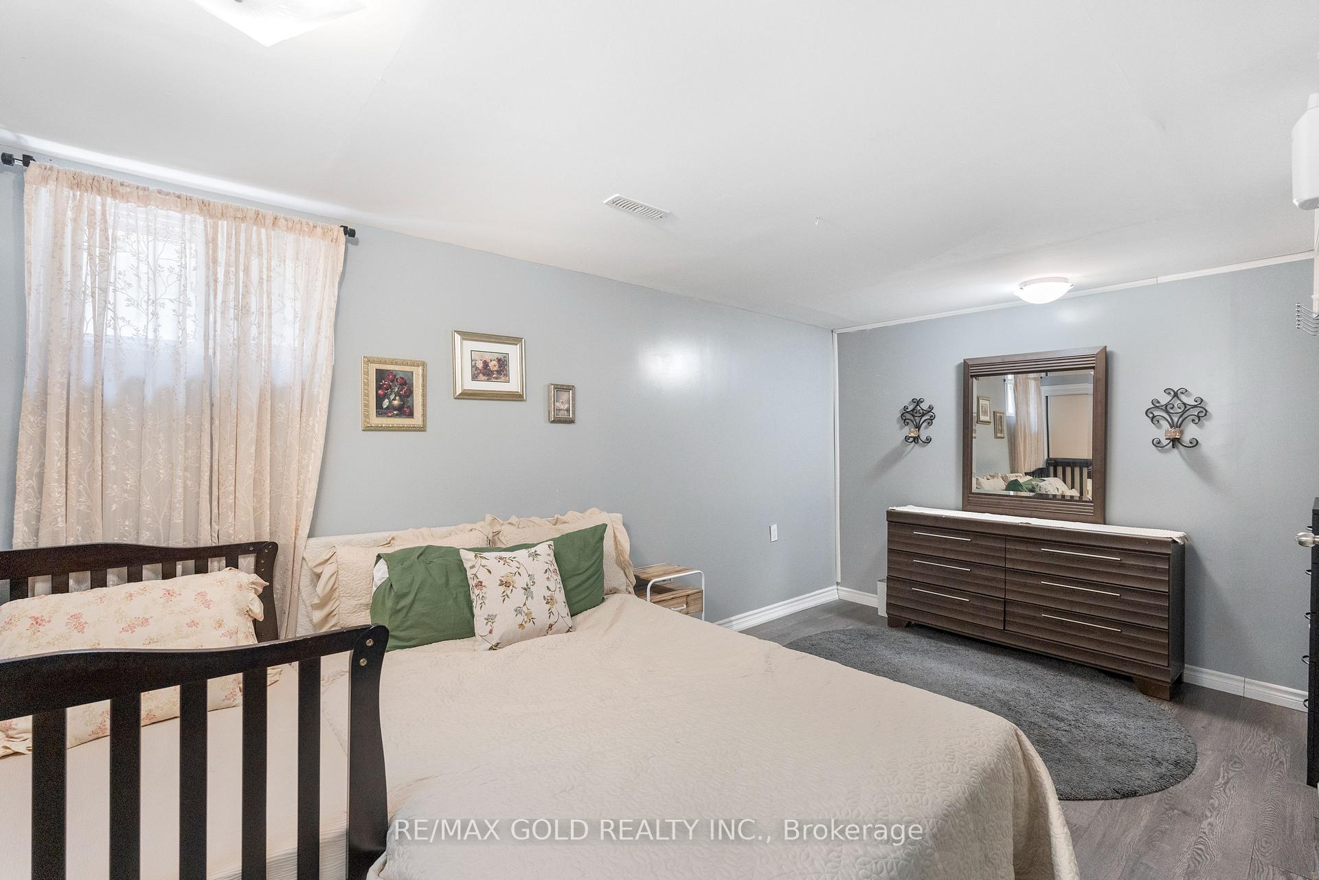 Photo 46 of 48 Maidstone Crescent, Brampton, Central Park — HOMEH