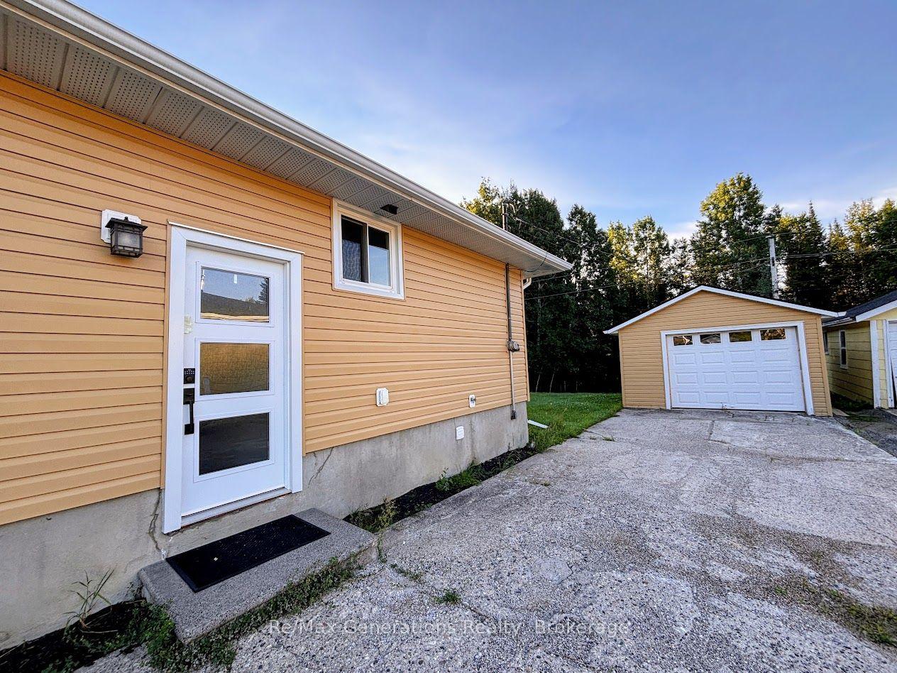 Photo 32 of 34 Redwing Avenue, Manitouwadge, TB-73 — HOMEH