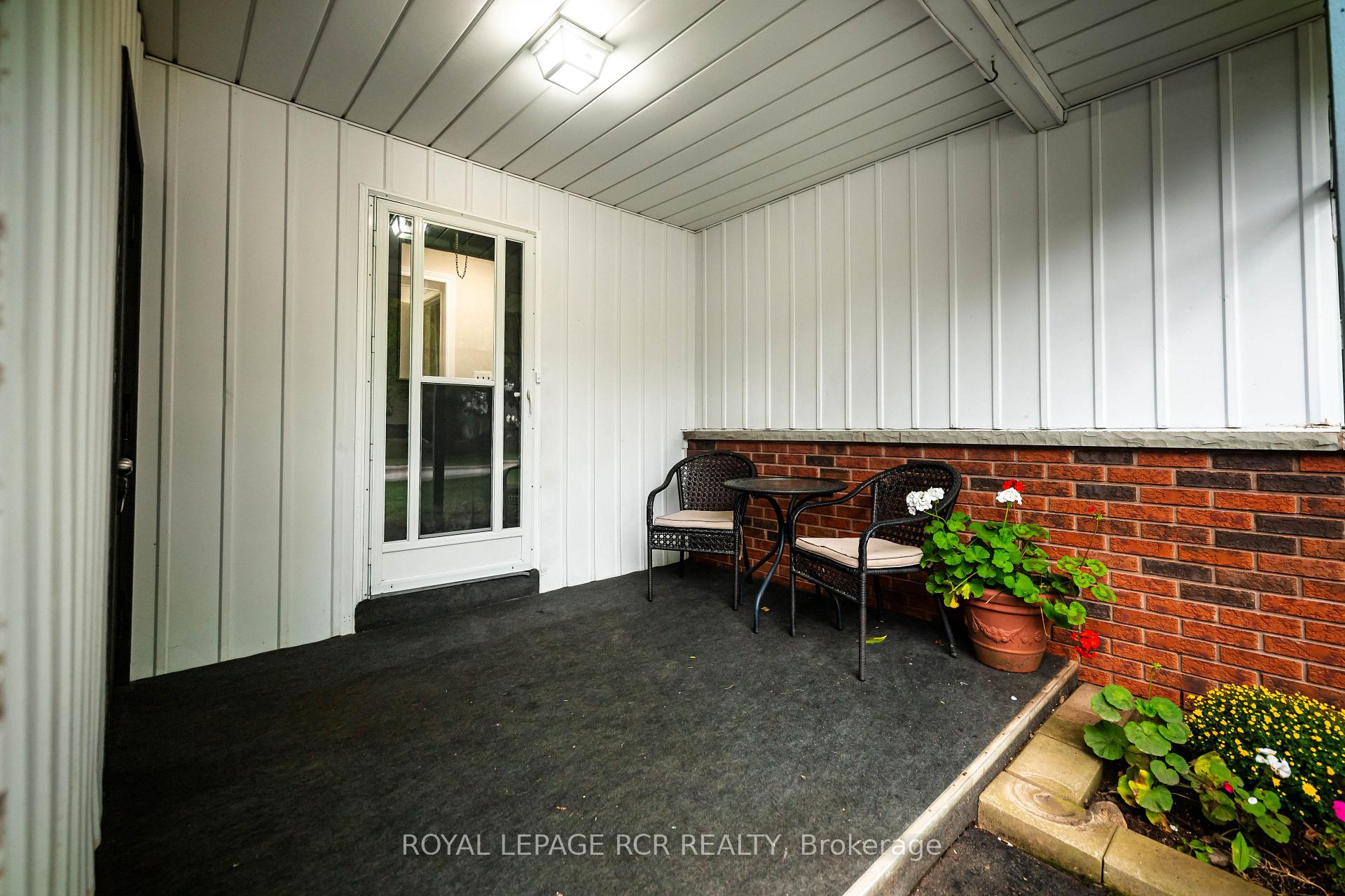 Photo 5 of 427 Pineview Gardens, Shelburne — HOMEH