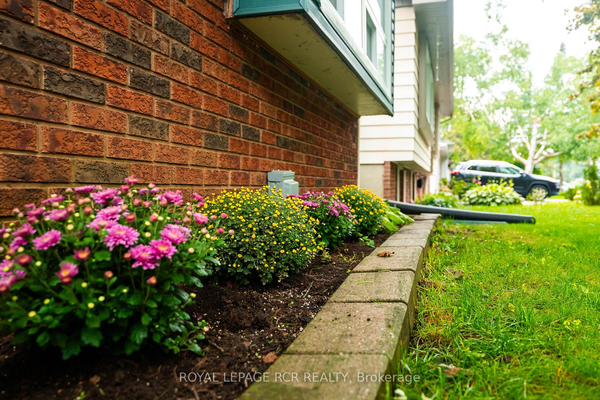 Photo 7 of 427 Pineview Gardens, Shelburne — HOMEH