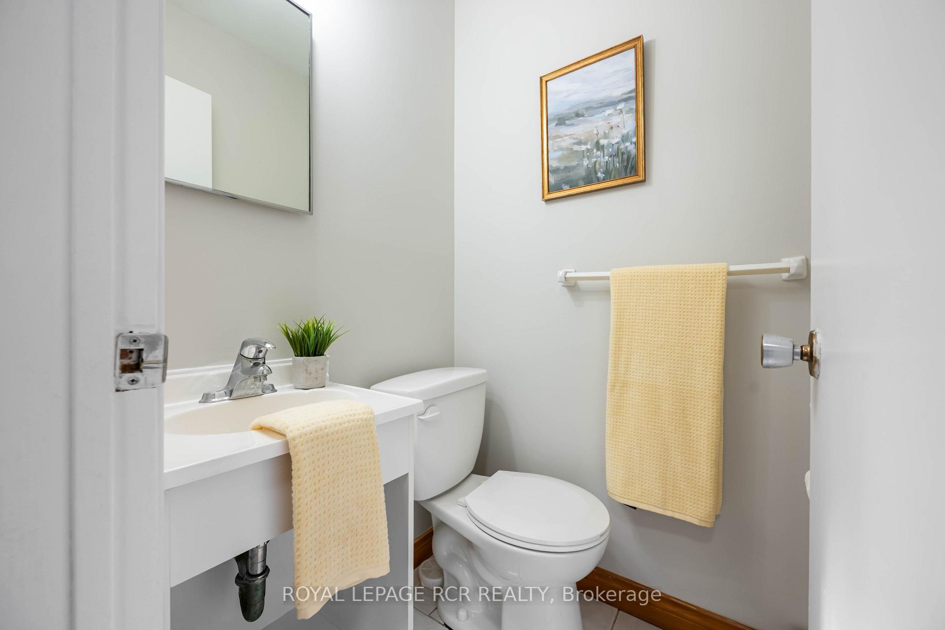 Photo 10 of 427 Pineview Gardens, Shelburne — HOMEH