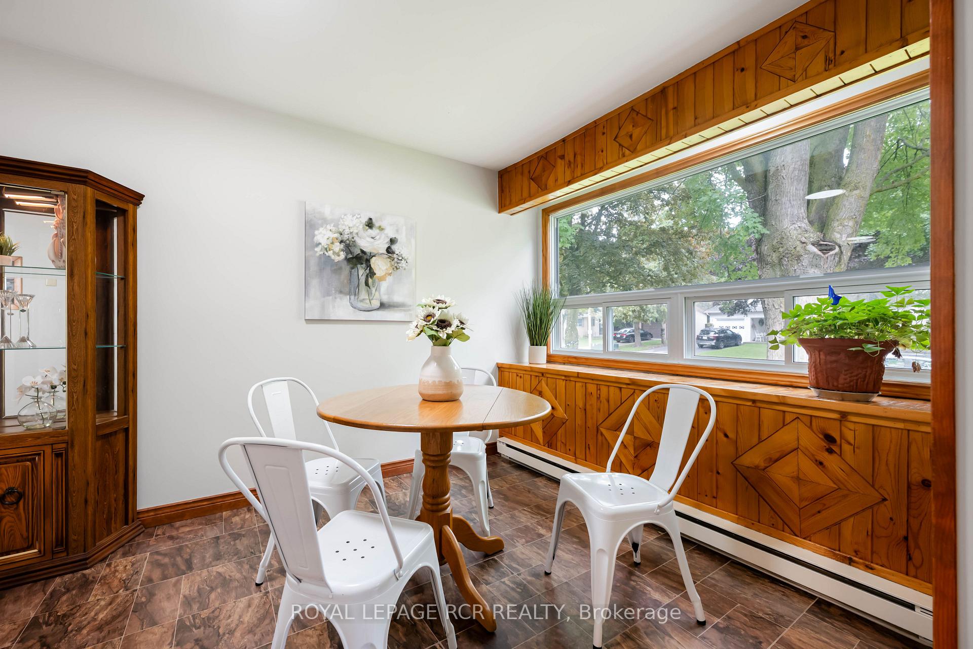 Photo 18 of 427 Pineview Gardens, Shelburne — HOMEH