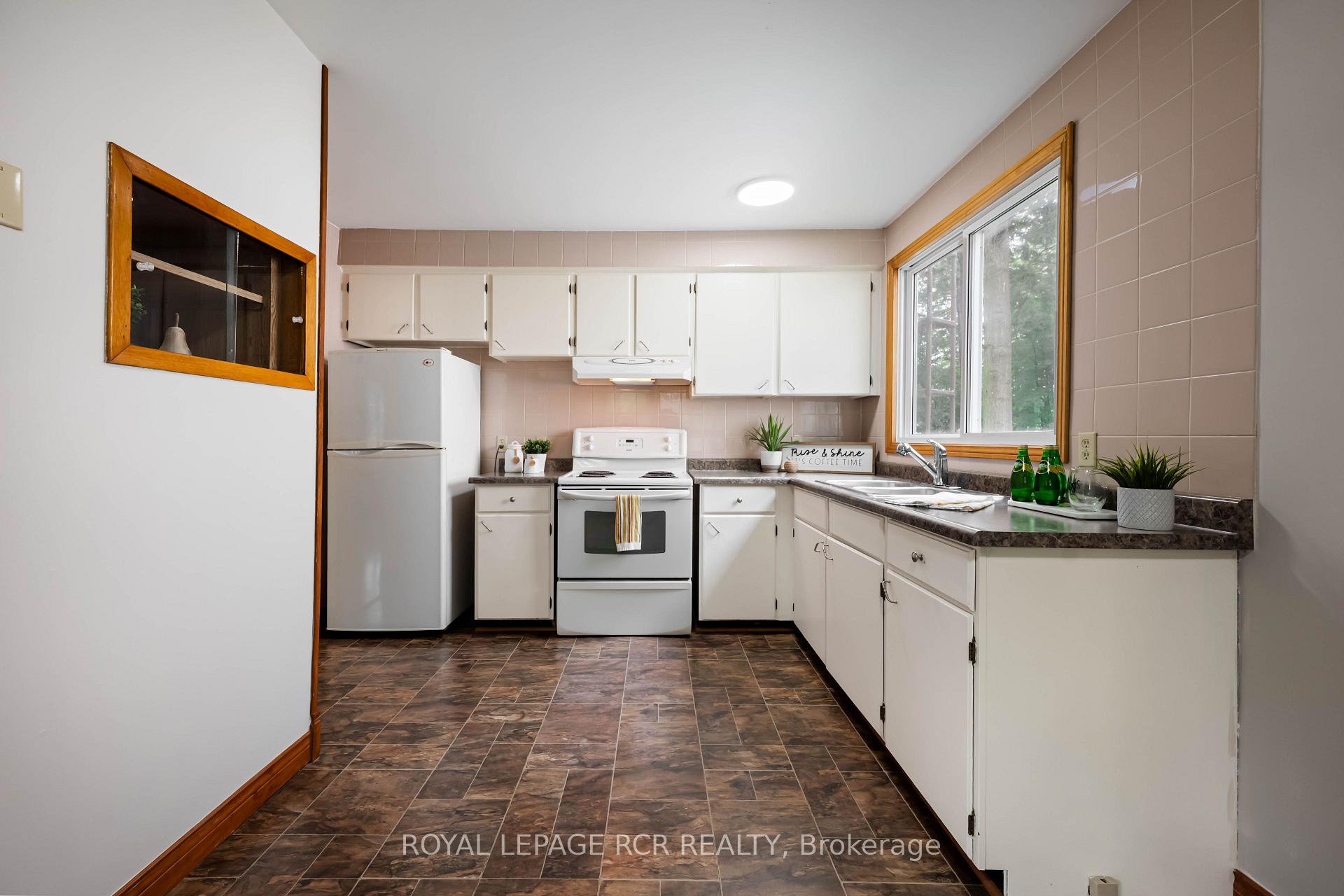 Photo 21 of 427 Pineview Gardens, Shelburne — HOMEH