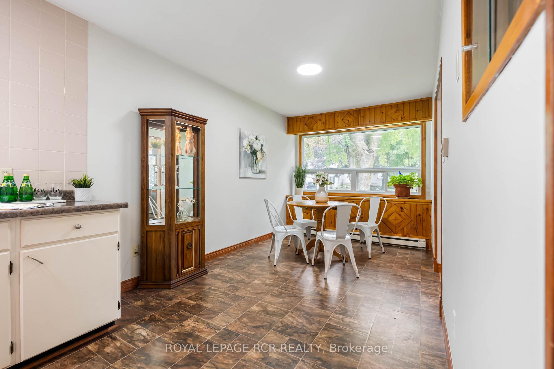 Photo 23 of 427 Pineview Gardens, Shelburne — HOMEH