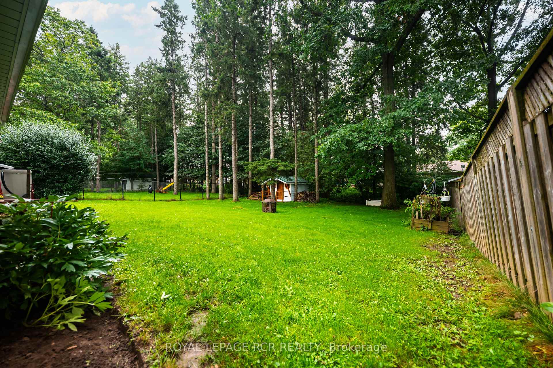 Photo 38 of 427 Pineview Gardens, Shelburne — HOMEH