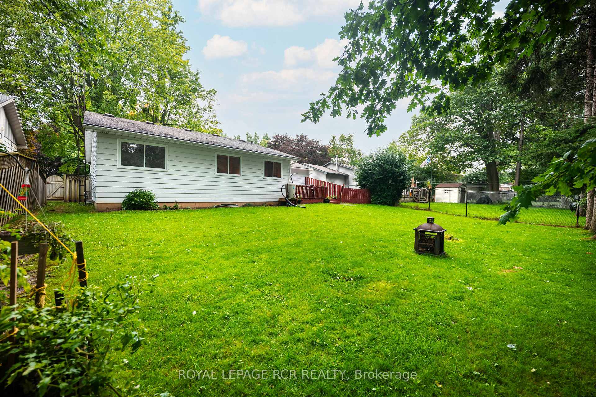 Photo 43 of 427 Pineview Gardens, Shelburne — HOMEH