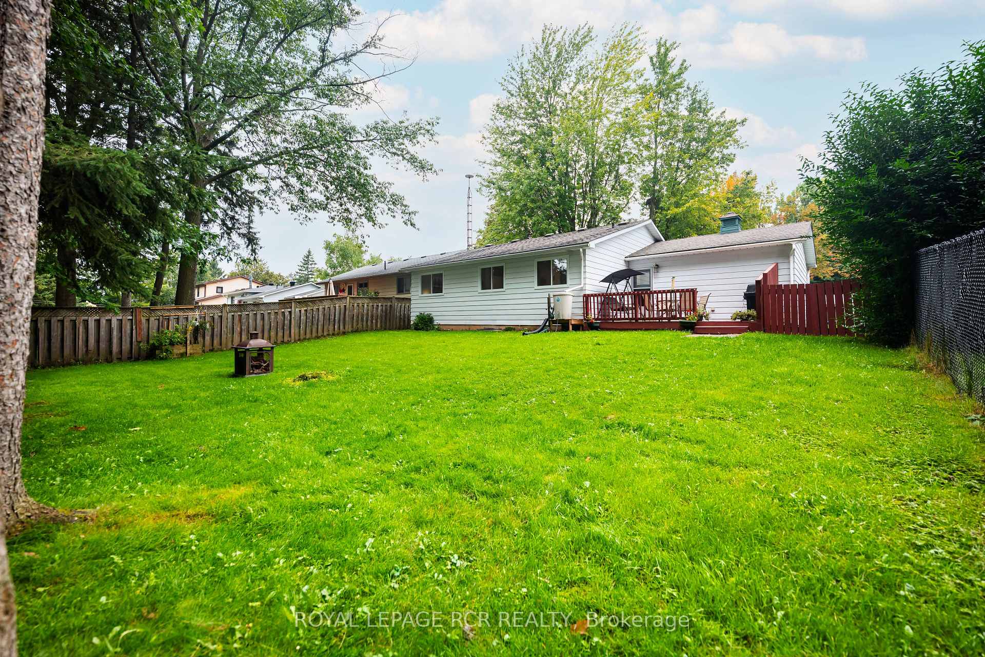 Photo 45 of 427 Pineview Gardens, Shelburne — HOMEH