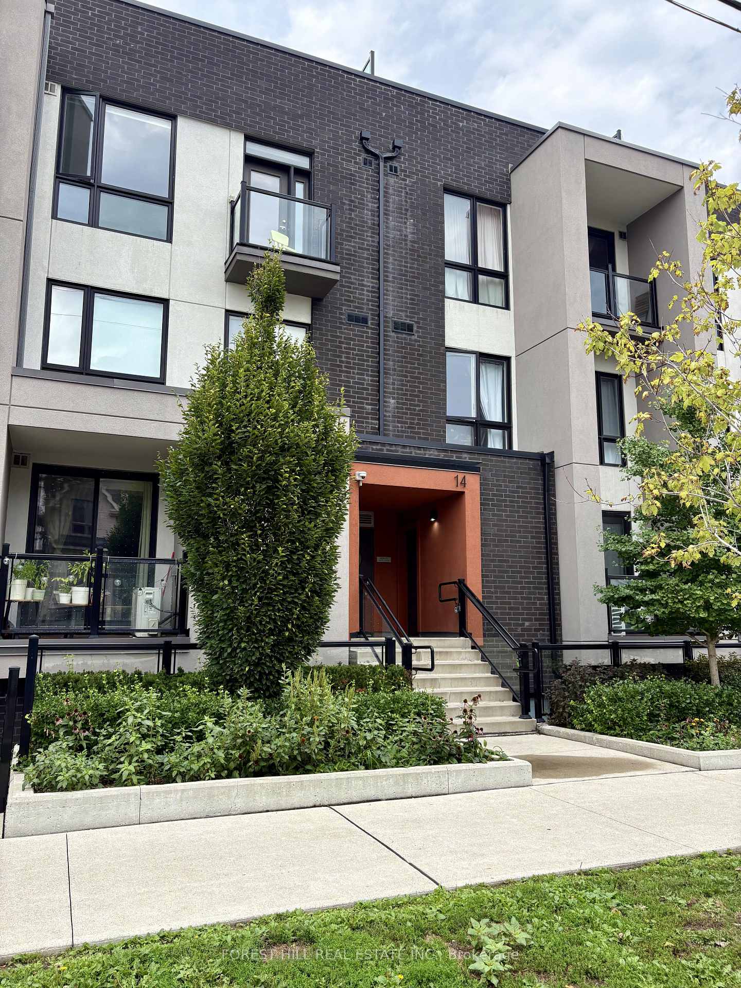 Front of Unit 7, 14 Marquette Avenue