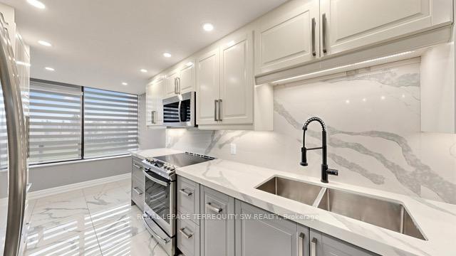 Photo 2 of Unit 512, 7440 Bathurst Street, Vaughan, Brownridge — HOMEH
