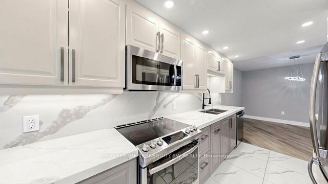 Photo 3 of Unit 512, 7440 Bathurst Street, Vaughan, Brownridge — HOMEH