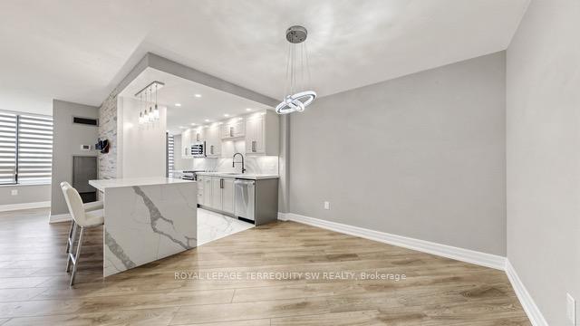 Photo 5 of Unit 512, 7440 Bathurst Street, Vaughan, Brownridge — HOMEH