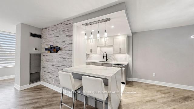 Photo 6 of Unit 512, 7440 Bathurst Street, Vaughan, Brownridge — HOMEH