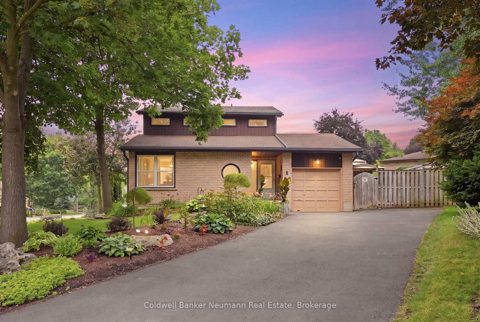Photo 3 of 8 Pickwick Place, Guelph, Willow West/Sugarbush/West Acres — HOMEH