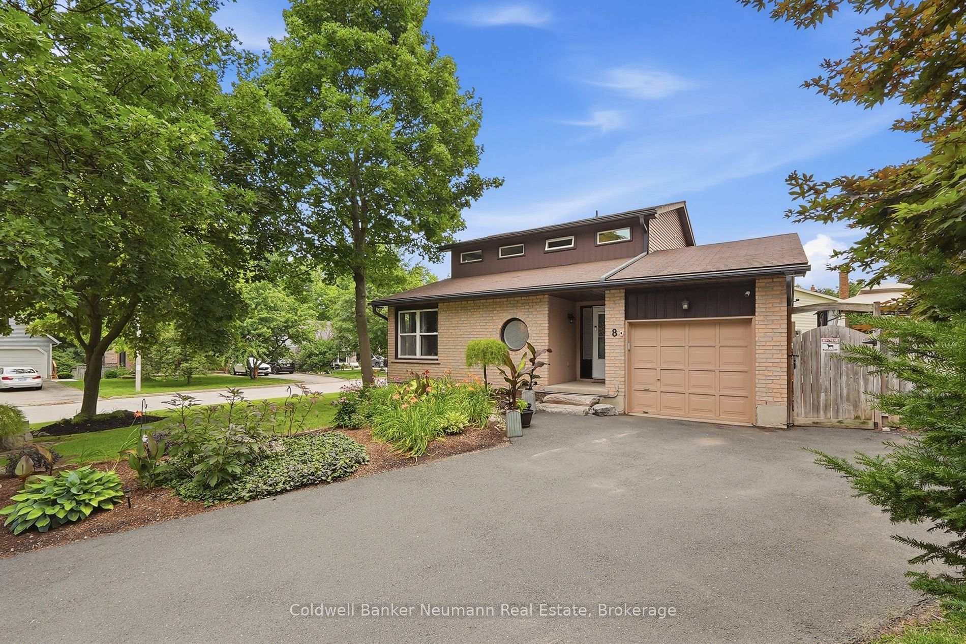 Photo 1 of 8 Pickwick Place, Guelph, Willow West/Sugarbush/West Acres — HOMEH