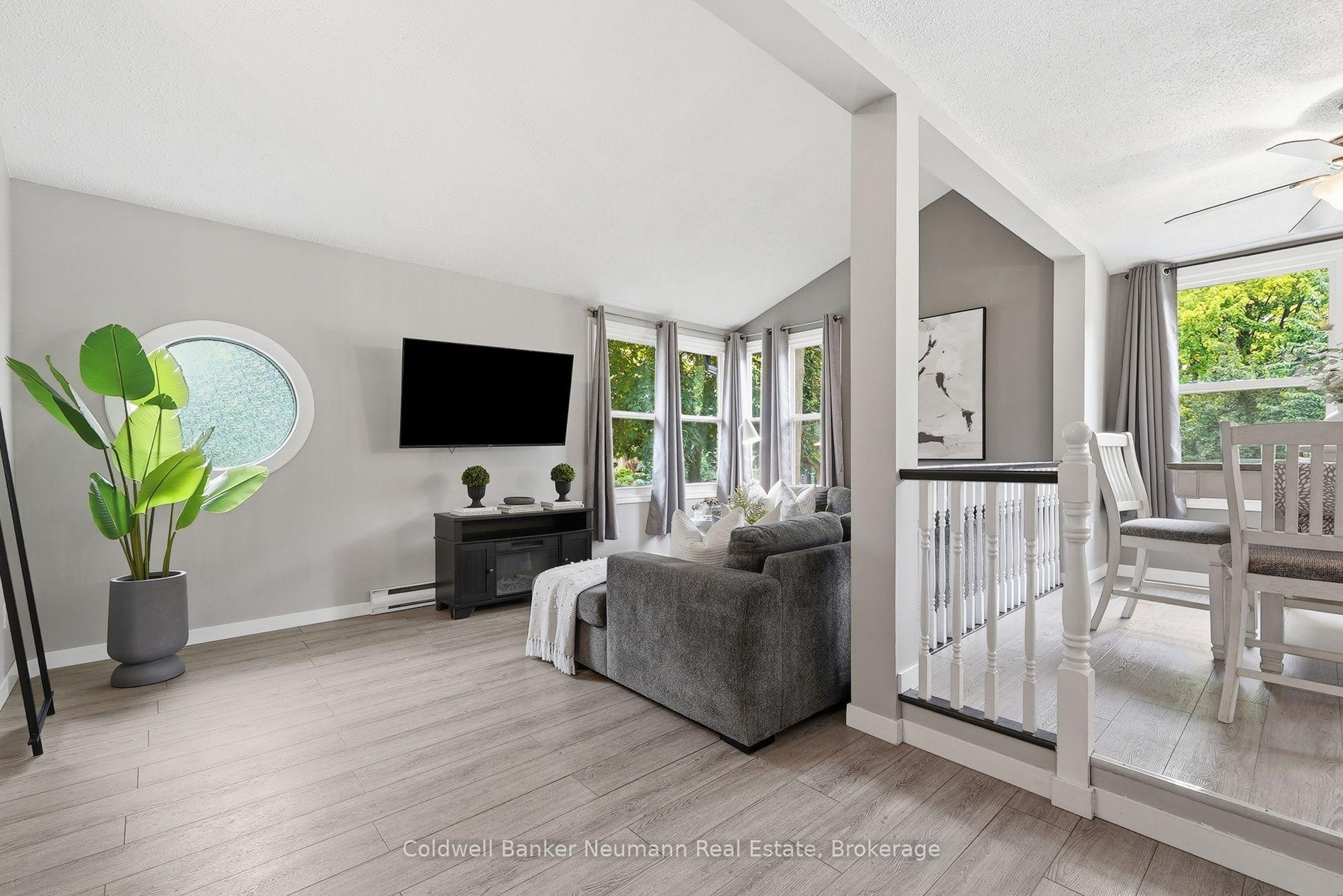Photo 6 of 8 Pickwick Place, Guelph, Willow West/Sugarbush/West Acres — HOMEH