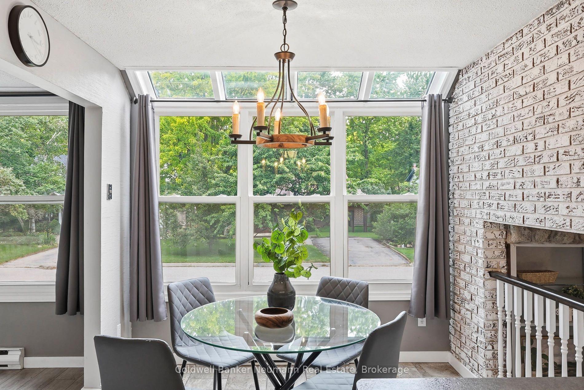 Photo 10 of 8 Pickwick Place, Guelph, Willow West/Sugarbush/West Acres — HOMEH