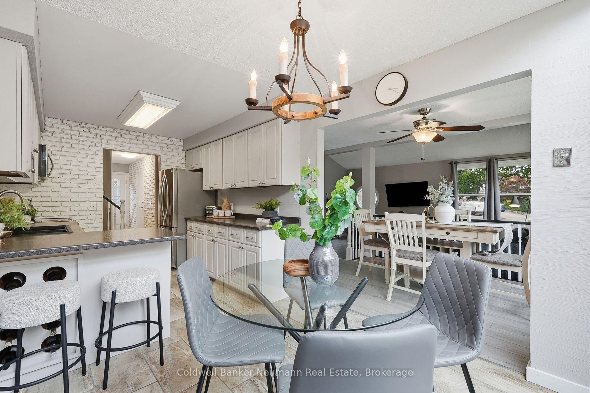 Photo 12 of 8 Pickwick Place, Guelph, Willow West/Sugarbush/West Acres — HOMEH