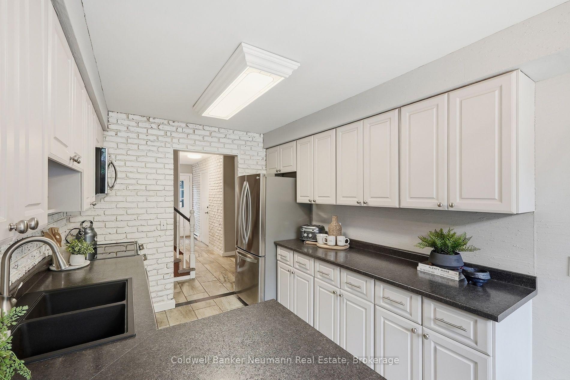 Photo 15 of 8 Pickwick Place, Guelph, Willow West/Sugarbush/West Acres — HOMEH