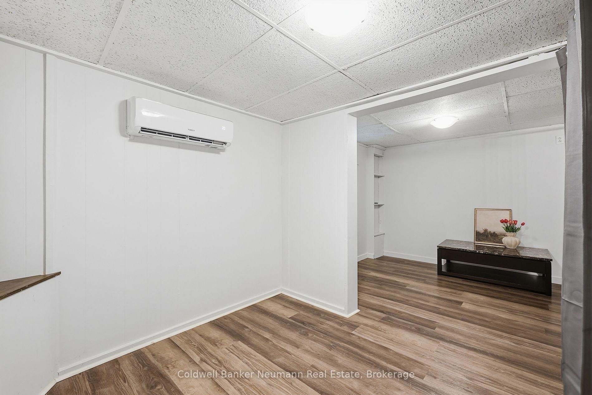 Photo 32 of 8 Pickwick Place, Guelph, Willow West/Sugarbush/West Acres — HOMEH