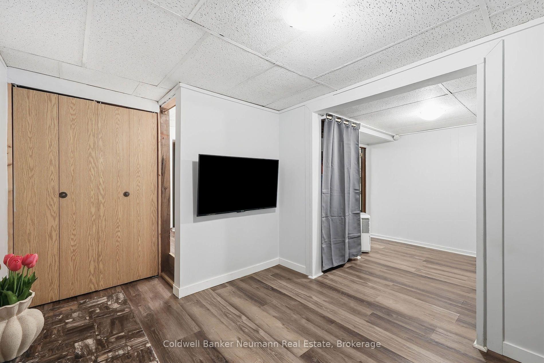 Photo 33 of 8 Pickwick Place, Guelph, Willow West/Sugarbush/West Acres — HOMEH