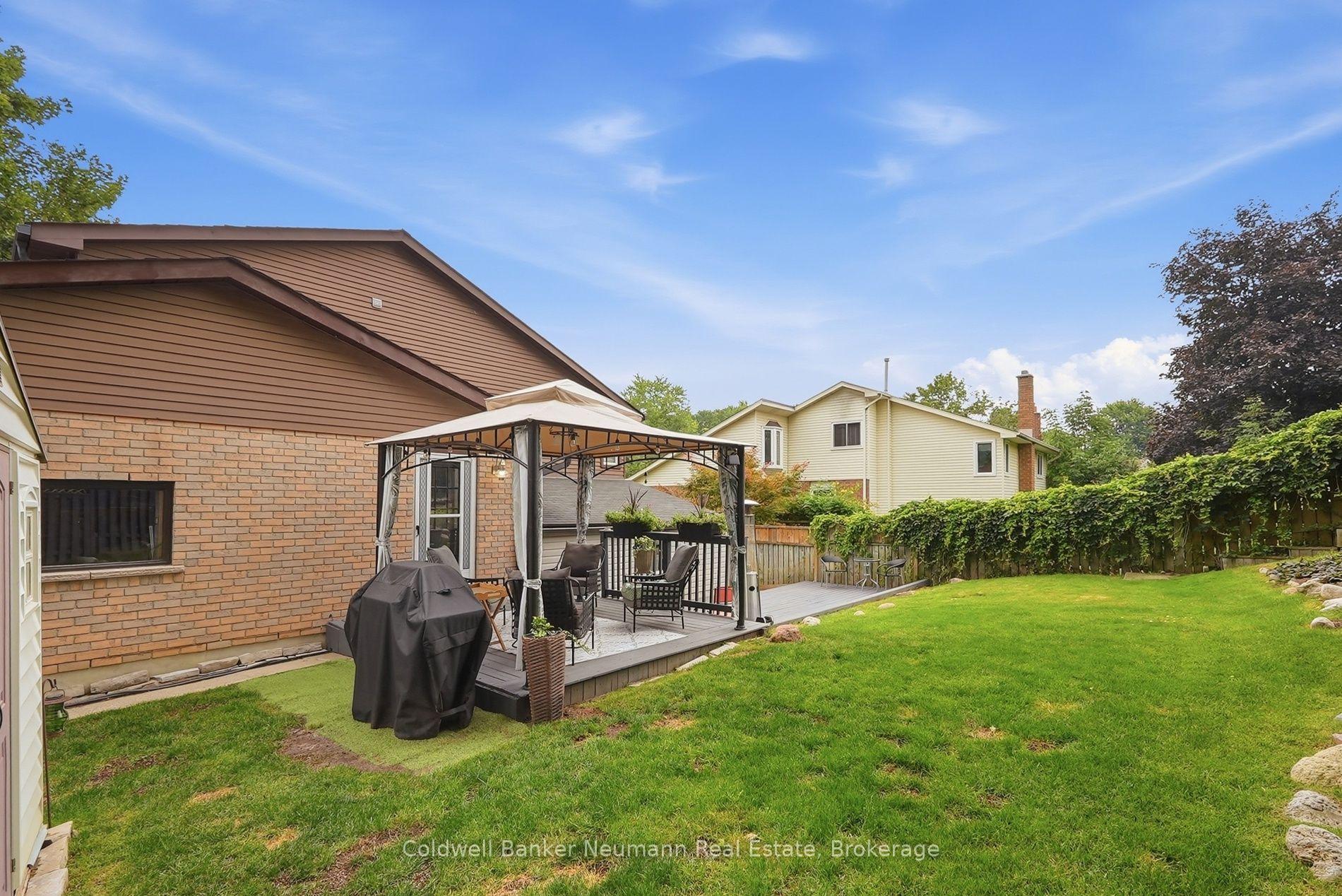 Photo 39 of 8 Pickwick Place, Guelph, Willow West/Sugarbush/West Acres — HOMEH