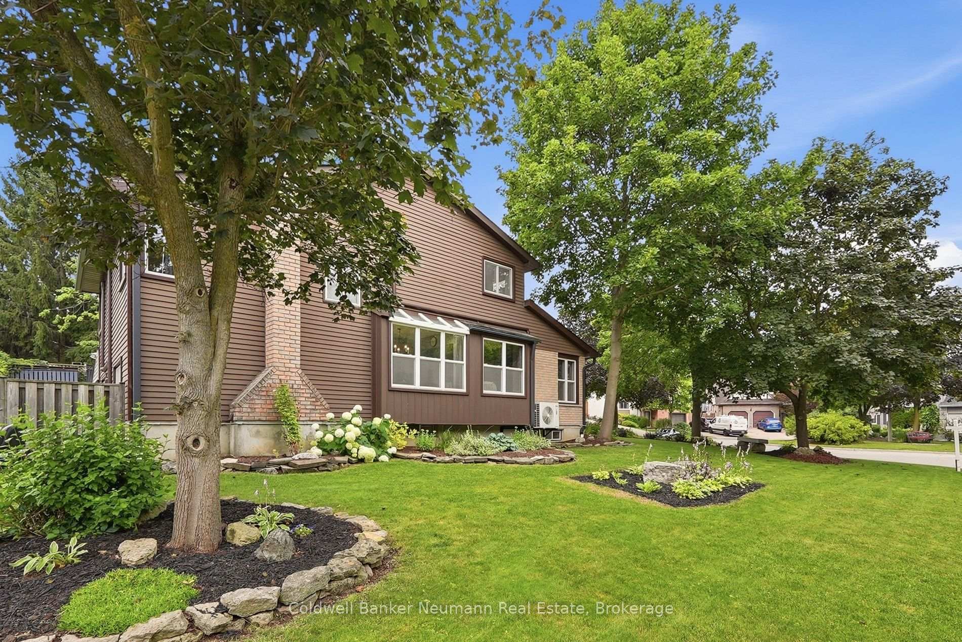 Photo 45 of 8 Pickwick Place, Guelph, Willow West/Sugarbush/West Acres — HOMEH