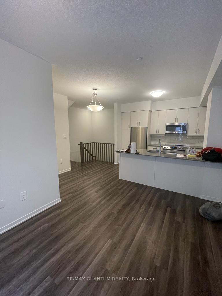 Photo 4 of Unit 32, 21 Honeycrisp Crescent, Vaughan, Vaughan Corporate Centre — HOMEH