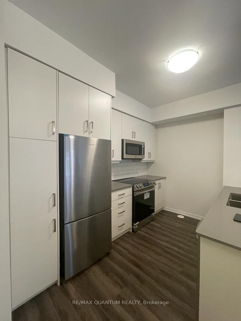 Photo 5 of Unit 32, 21 Honeycrisp Crescent, Vaughan, Vaughan Corporate Centre — HOMEH