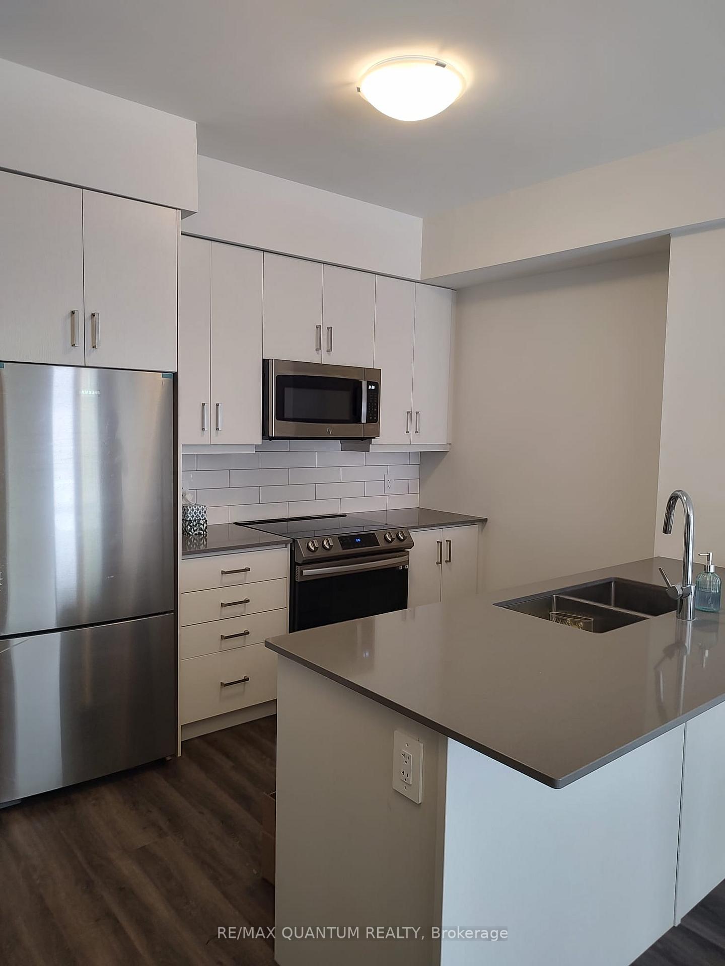 Photo 6 of Unit 32, 21 Honeycrisp Crescent, Vaughan, Vaughan Corporate Centre — HOMEH