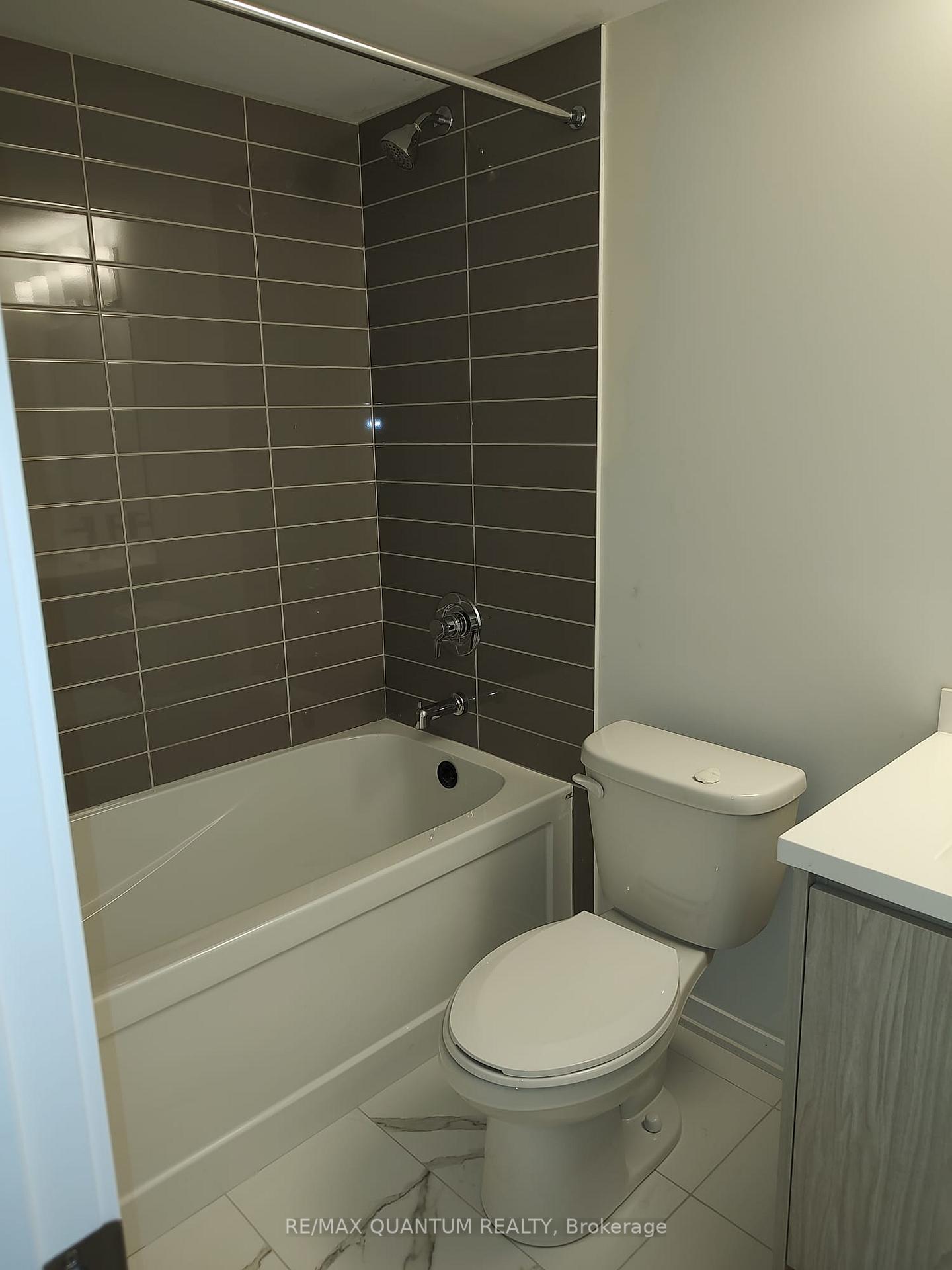 Photo 9 of Unit 32, 21 Honeycrisp Crescent, Vaughan, Vaughan Corporate Centre — HOMEH