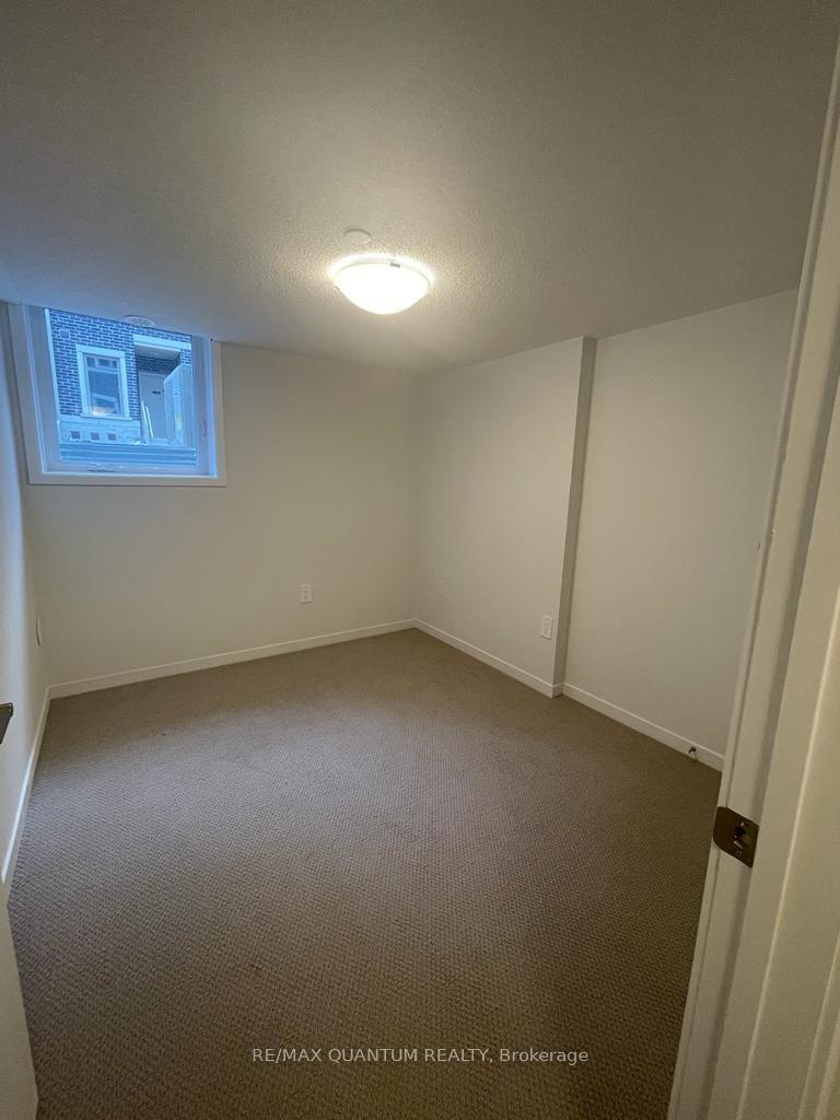 Photo 11 of Unit 32, 21 Honeycrisp Crescent, Vaughan, Vaughan Corporate Centre — HOMEH