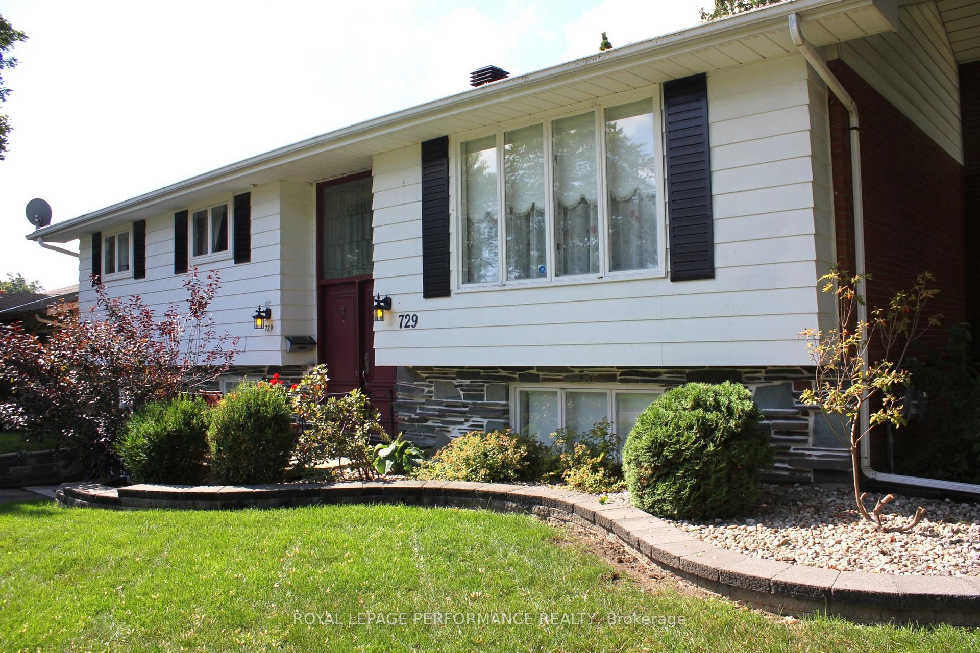 Photo 4 of 729 Iroquois Drive, Cornwall, Cornwall — HOMEH