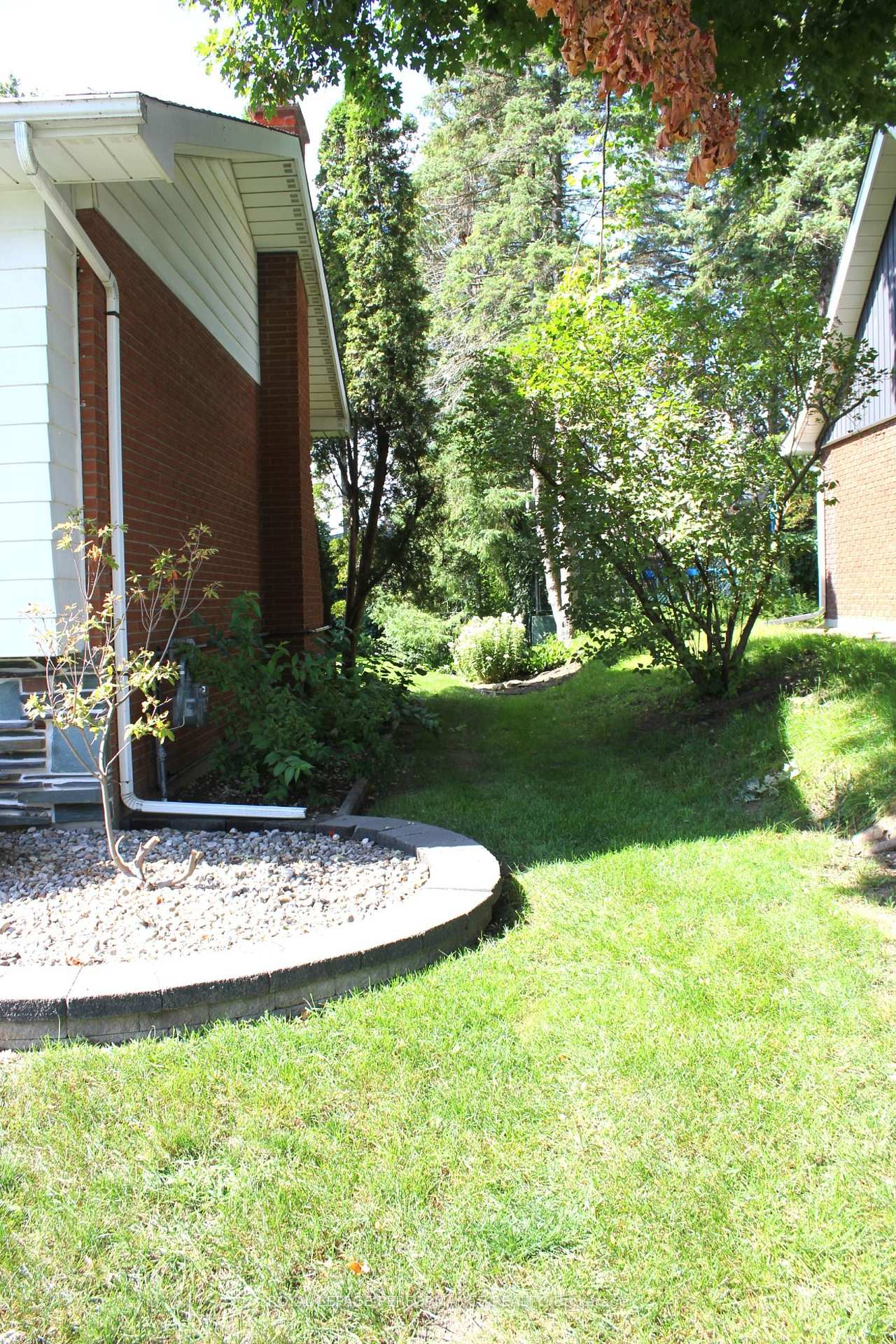 Photo 5 of 729 Iroquois Drive, Cornwall, Cornwall — HOMEH