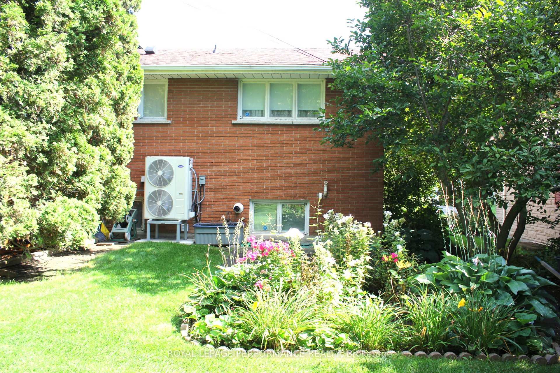 Photo 8 of 729 Iroquois Drive, Cornwall, Cornwall — HOMEH