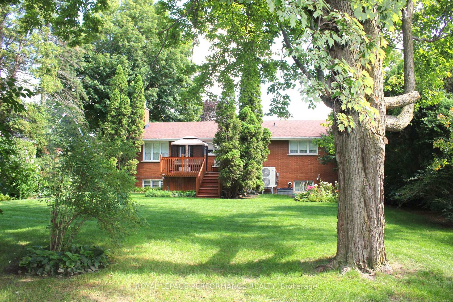 Photo 10 of 729 Iroquois Drive, Cornwall, Cornwall — HOMEH