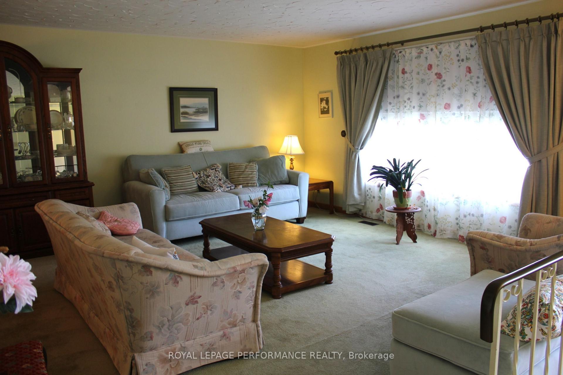 Photo 17 of 729 Iroquois Drive, Cornwall, Cornwall — HOMEH