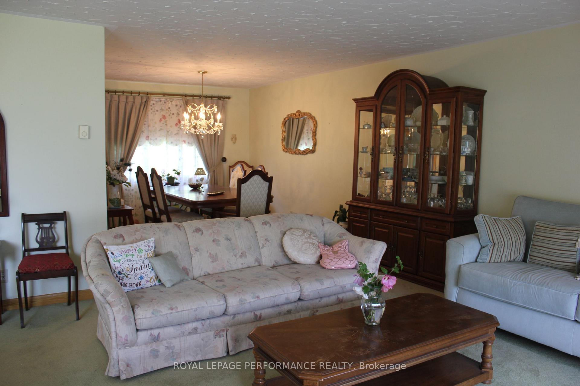 Photo 18 of 729 Iroquois Drive, Cornwall, Cornwall — HOMEH
