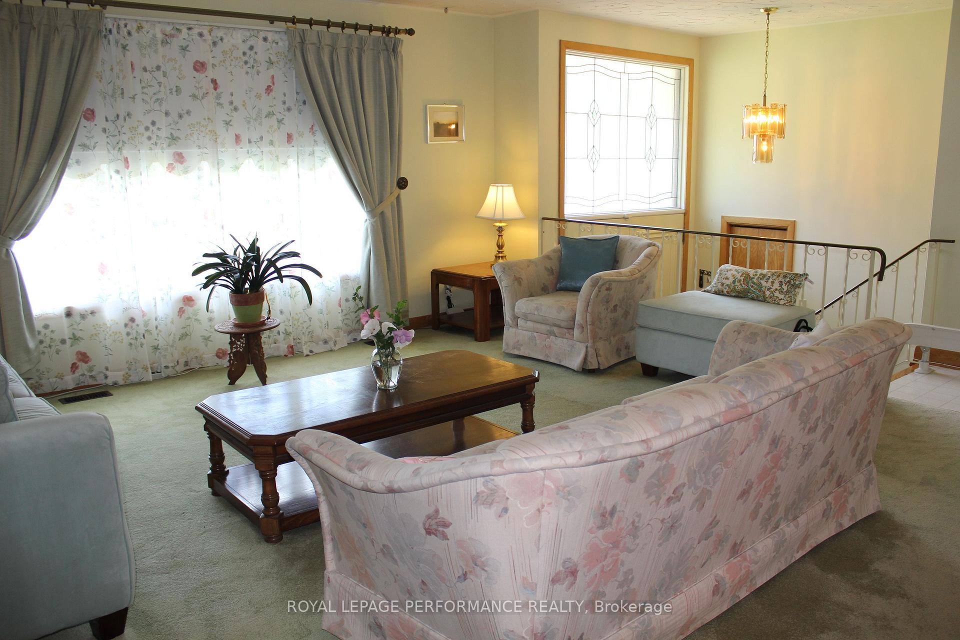 Photo 20 of 729 Iroquois Drive, Cornwall, Cornwall — HOMEH