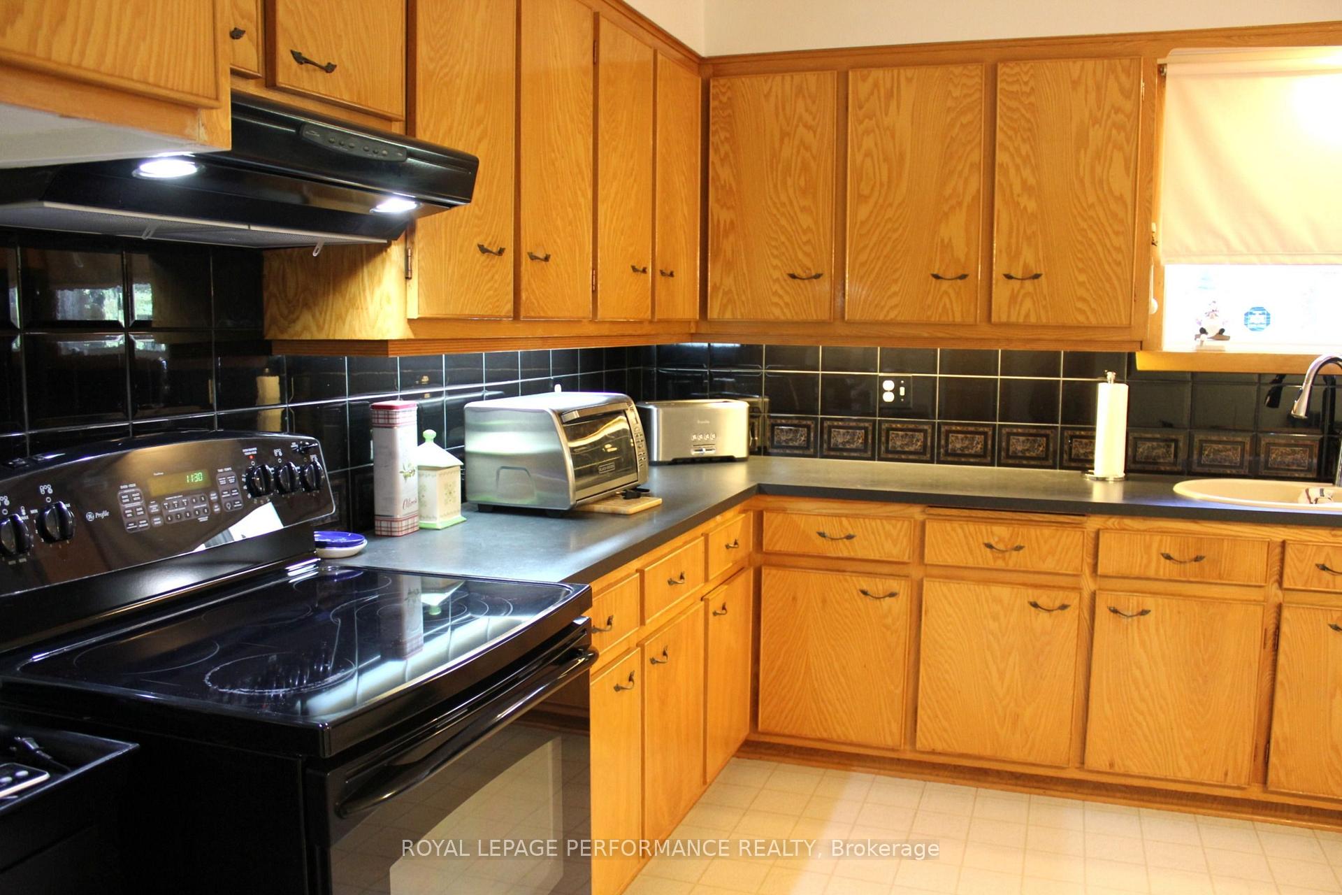 Photo 22 of 729 Iroquois Drive, Cornwall, Cornwall — HOMEH