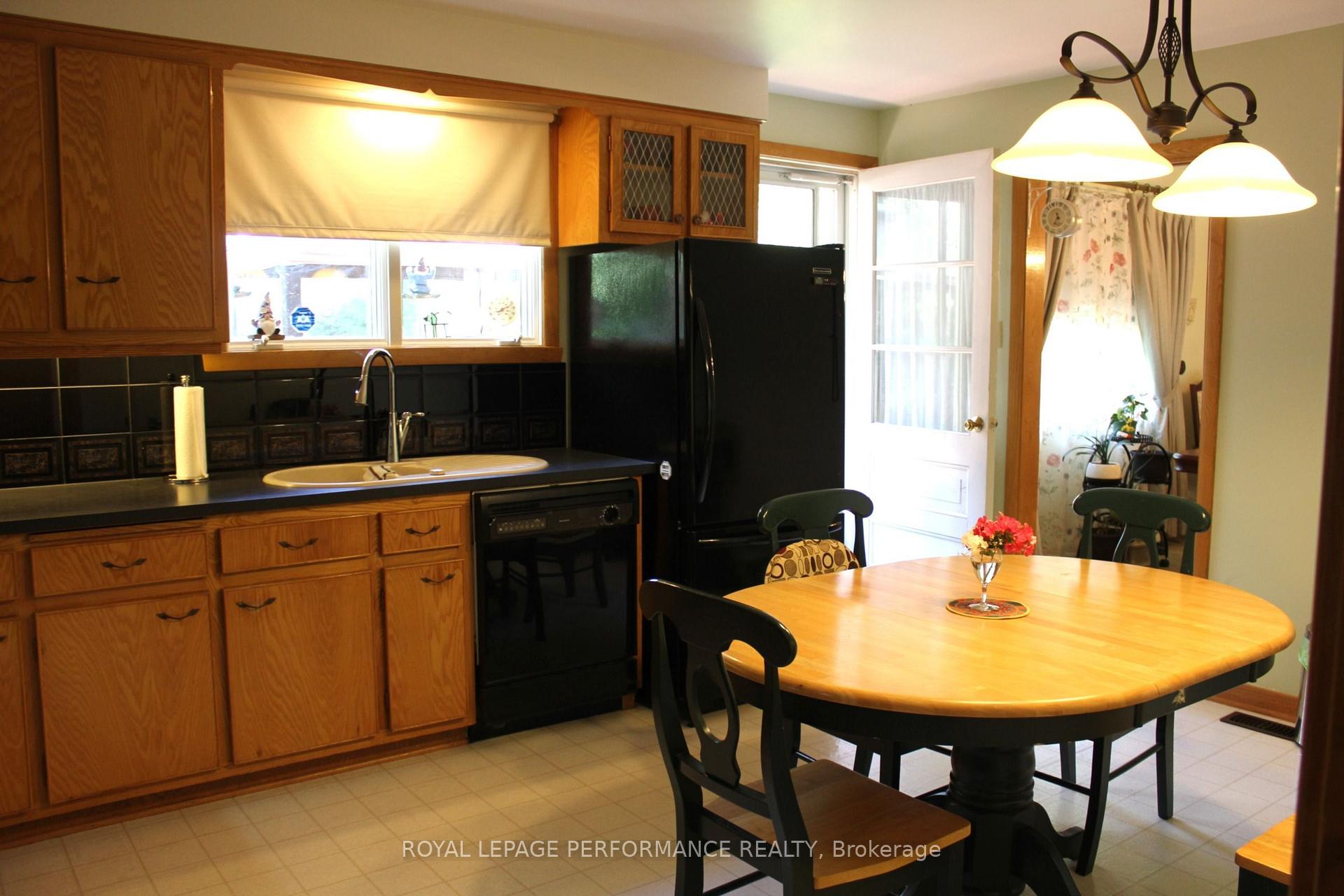 Photo 23 of 729 Iroquois Drive, Cornwall, Cornwall — HOMEH