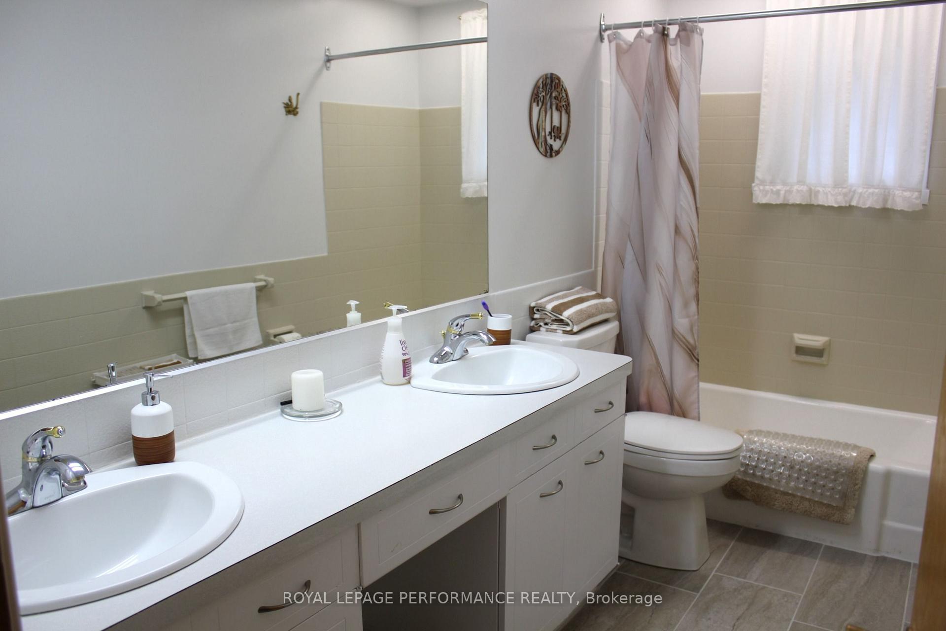 Photo 27 of 729 Iroquois Drive, Cornwall, Cornwall — HOMEH