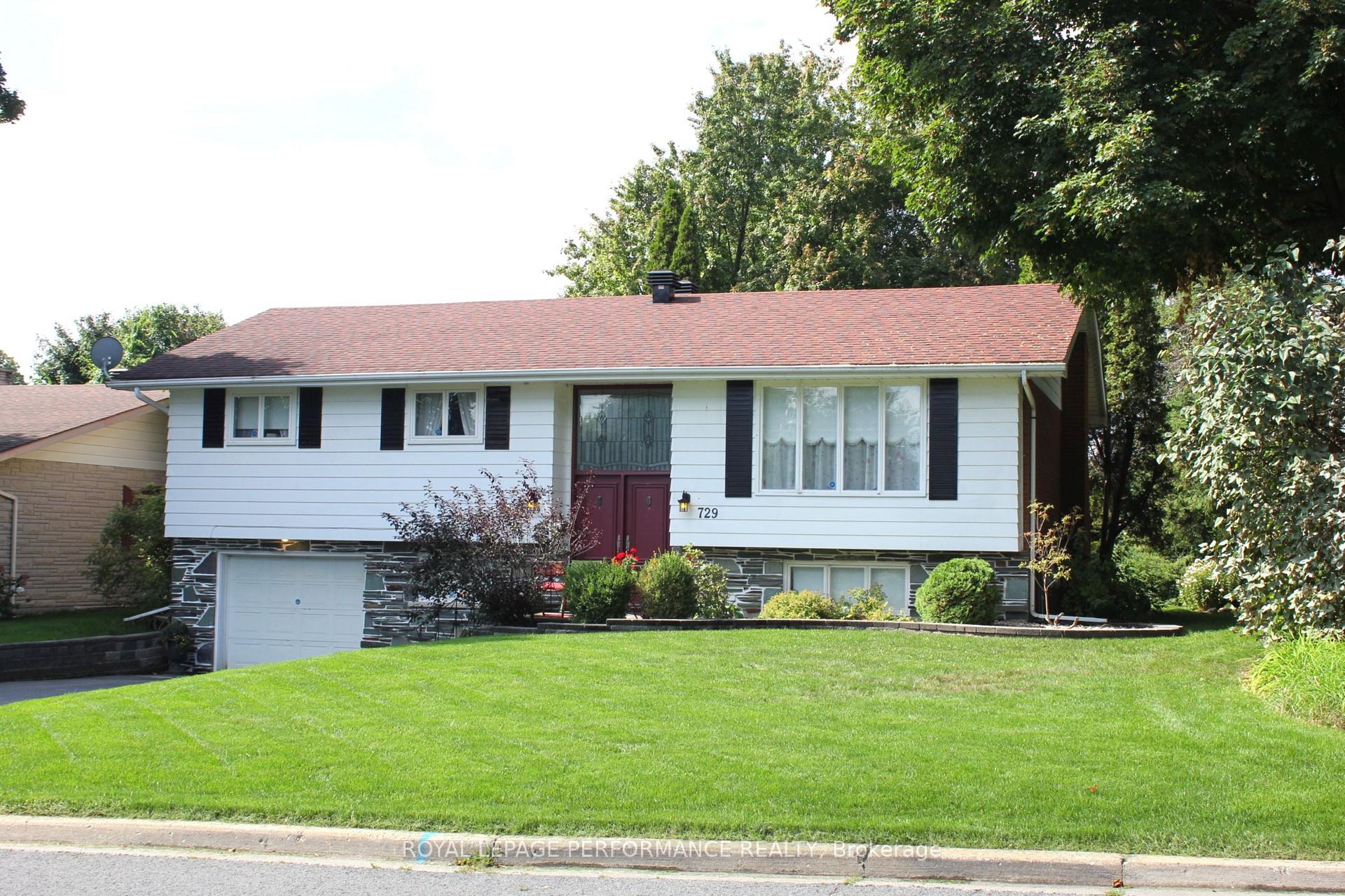Photo 45 of 729 Iroquois Drive, Cornwall, Cornwall — HOMEH