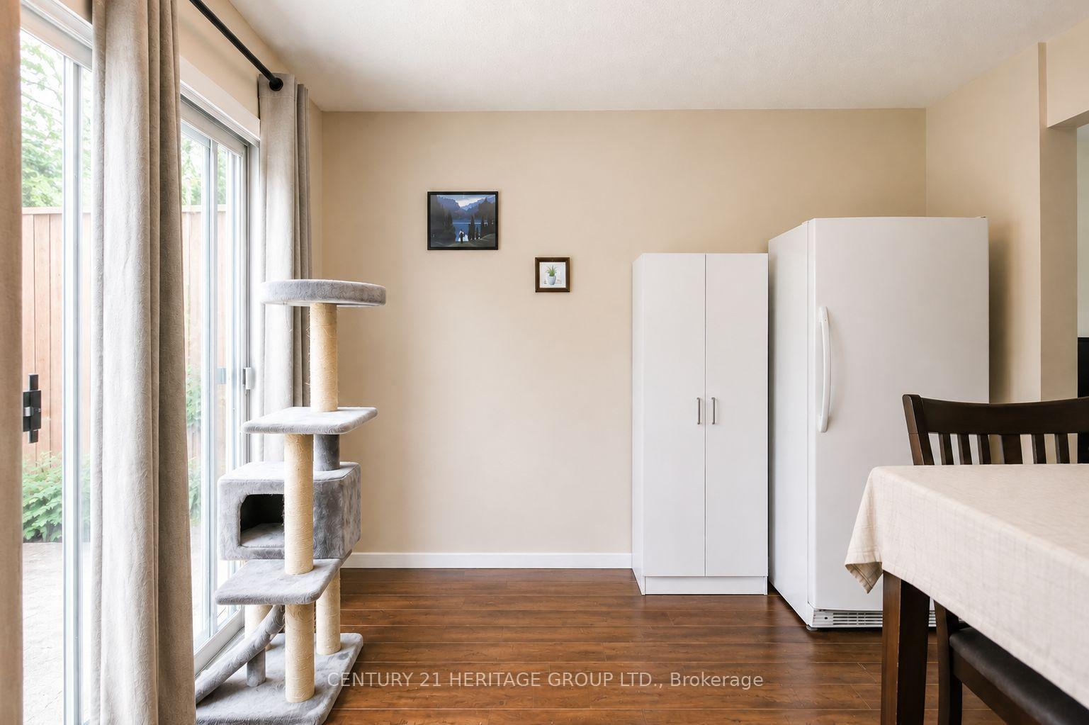 Photo 5 of 85 Chaucer Crescent, Barrie, Letitia Heights — HOMEH
