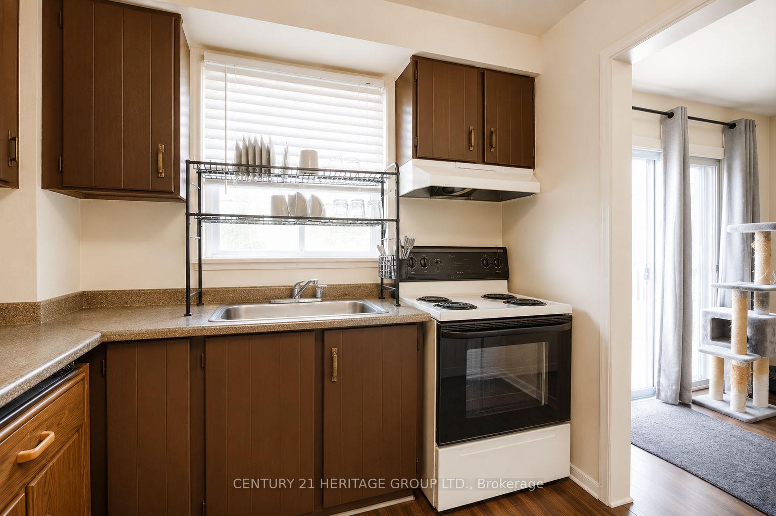 Photo 7 of 85 Chaucer Crescent, Barrie, Letitia Heights — HOMEH