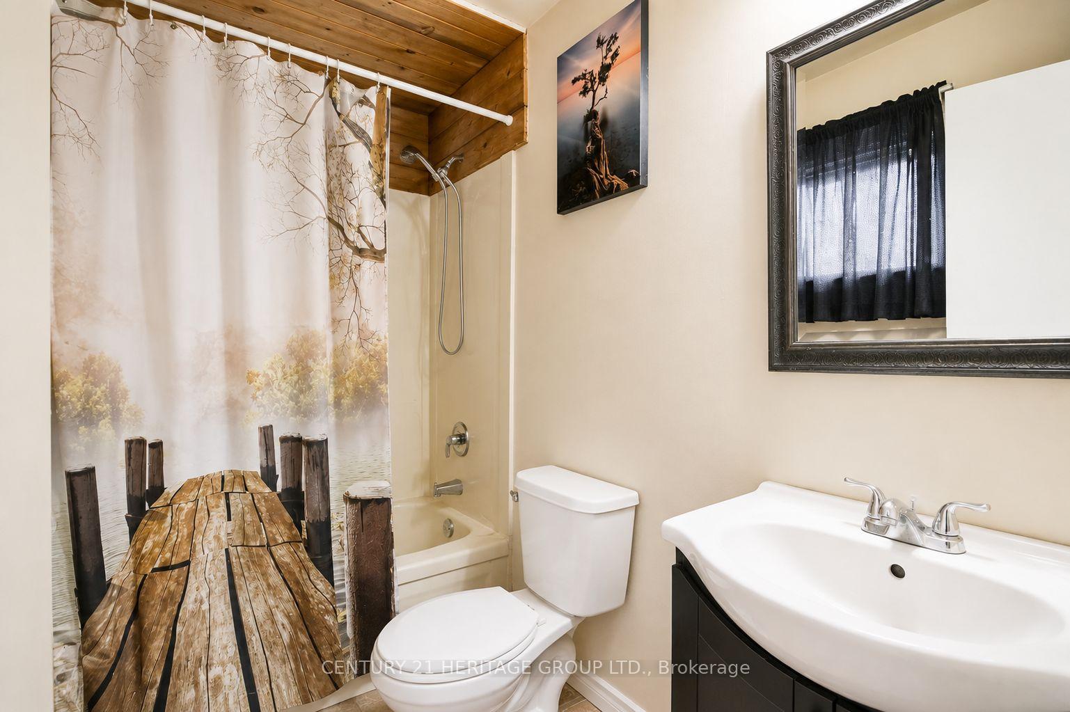 Photo 8 of 85 Chaucer Crescent, Barrie, Letitia Heights — HOMEH