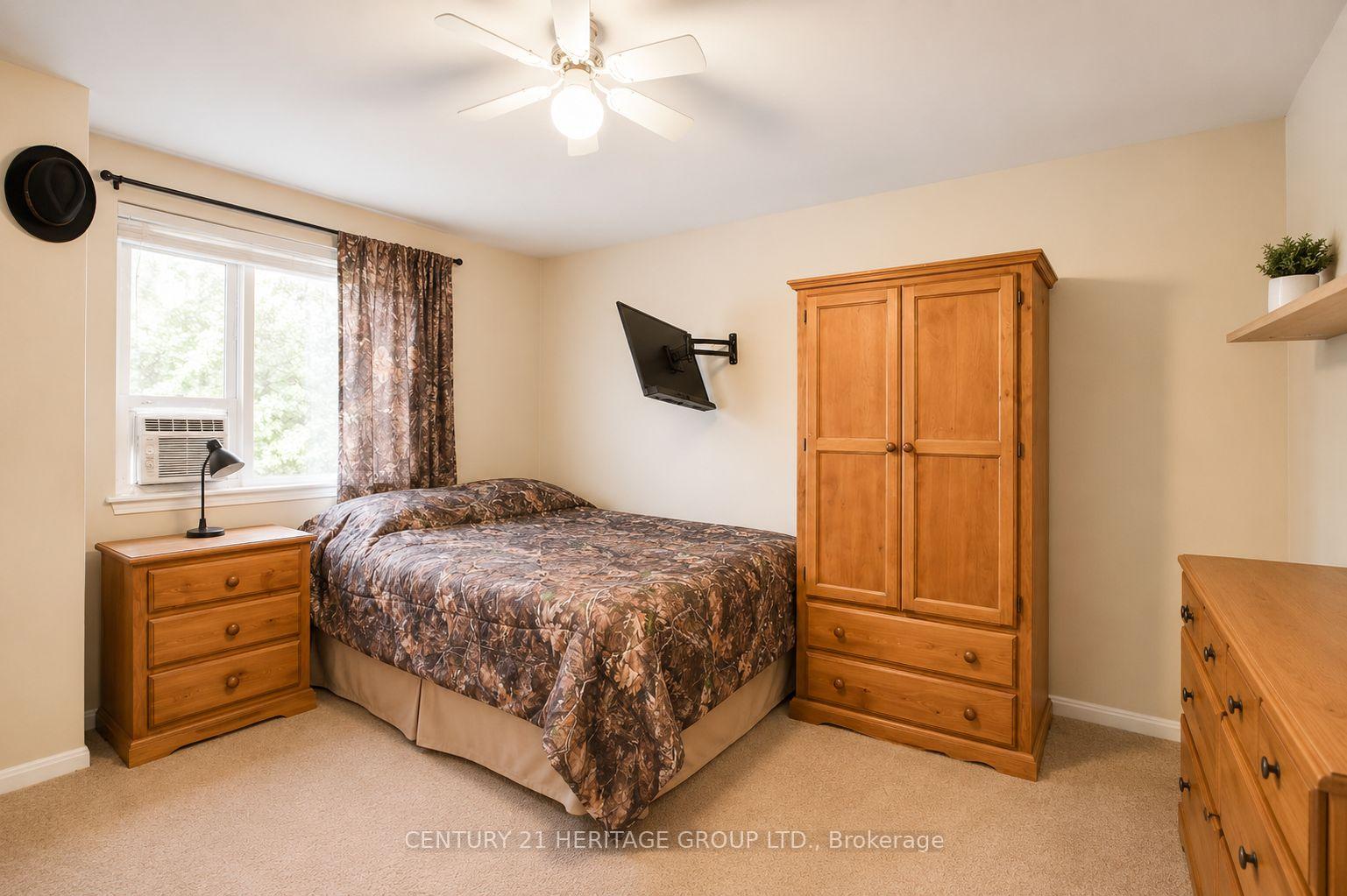 Photo 9 of 85 Chaucer Crescent, Barrie, Letitia Heights — HOMEH