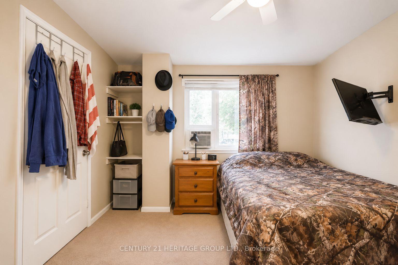 Photo 10 of 85 Chaucer Crescent, Barrie, Letitia Heights — HOMEH