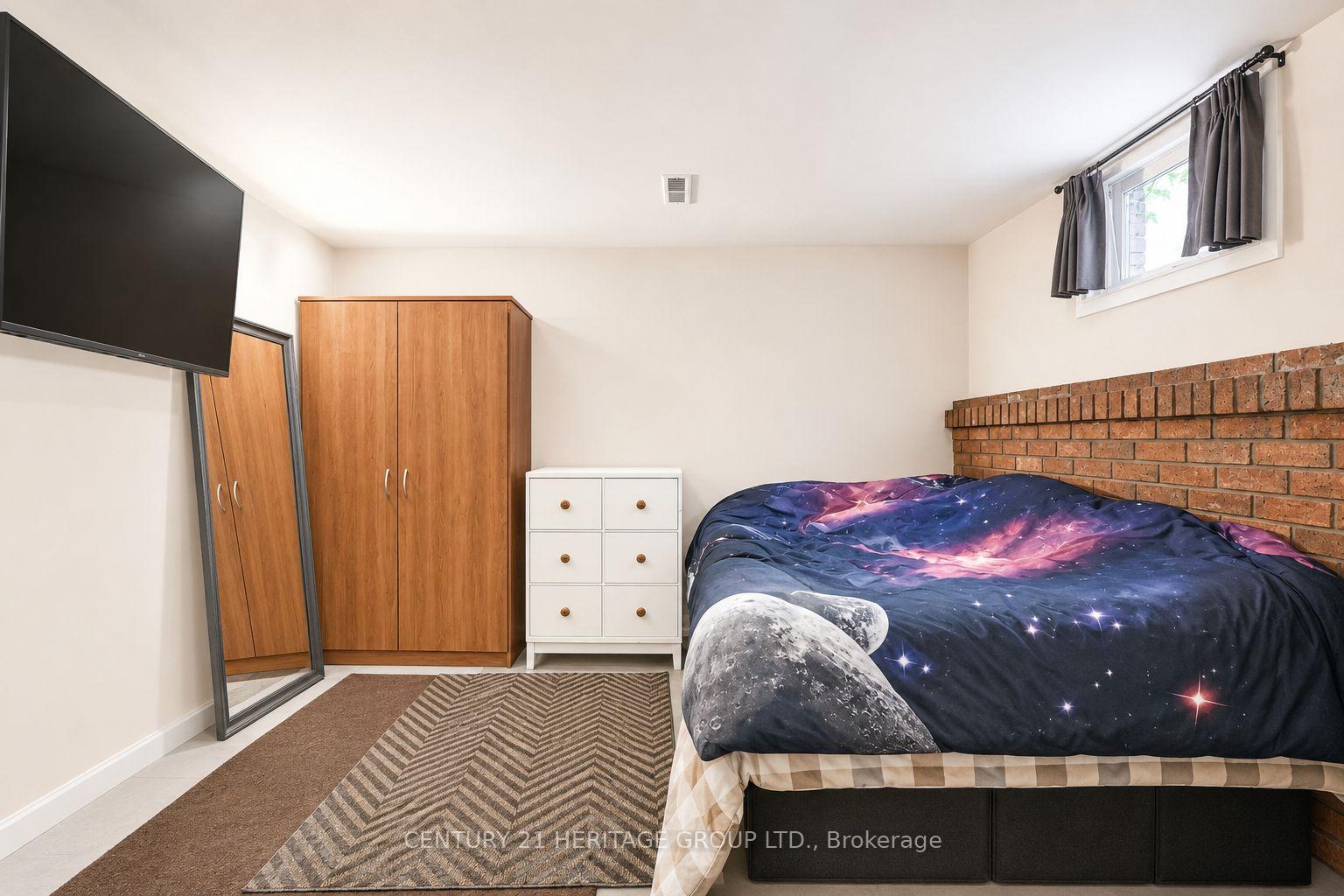 Photo 13 of 85 Chaucer Crescent, Barrie, Letitia Heights — HOMEH